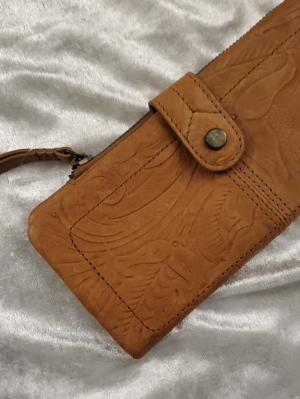 Classic Embossed Genuine Leather Wallet - Tan NWOT - Picture 3 of 17